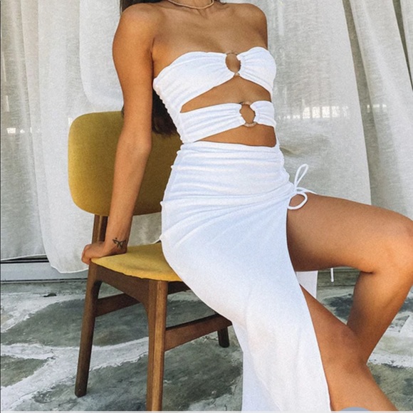 beginning boutique Dresses & Skirts - Green strapless O-ring midi dress
